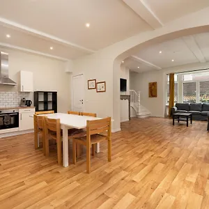Le Calme En Plein Centre Ville: Maison 4ch 4sdb , Liège Belgique